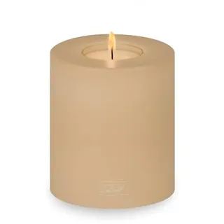 Qult Farluce Trend Brazilian Sand ∅ 8 + 10 cm • Teelichthalter in Kerzenform • Kerze • Kunststoffkerze in Kerzenoptik • Teelichtkerze mit Teelichteinsatz • inkl. Qult Nightlights Teelicht (Ø 8 H 9 cm)