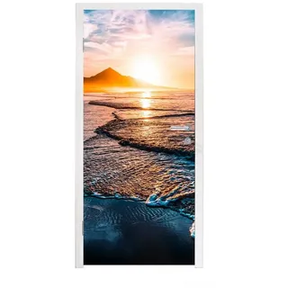 MuchoWow Türtapete Sonnenuntergang - Meer - Berg - Horizont - Landschaft - Blau, Matt, bedruckt, (1 St), Türfolie Selbstklebend, Türtapete, Türdeko Poster, 95x235 cm 95 m x 235 m