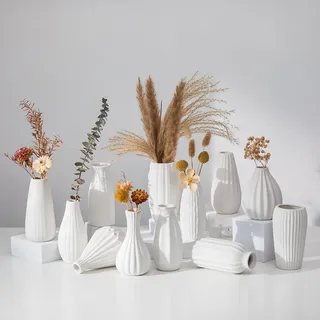 NUPTIO Weiße Kleine Vasen für Tischdeko: Vasen Set Keramik, 12 Stück | Wasserdicht, Moderner Landhausstil/ Boho Deko, Gerippte Blumenvase für Pampasgras, Wohnzimmer, Regal, Couchtisch, Hochzeit