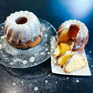 BÄCKEREI DREHER Eierlikörgugelhupf mit hausgemachtem Eierlikör Inhalt 2x 450g