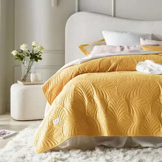 room99 Feel Elegante Tagesdecke in Senf 240 x 260 cm Vielseitige Wohndecke als Bettüberwurf oder Sofaüberwurf Überwurfdecke für Bett und Sofa Steppdecke Stil Ideal als Bedspread Velvet Samt