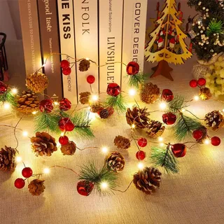Weihnachtsgirlande mit Beleuchtung 20LEDs,Tannengirlande Lichterkette 1.8m Batteriebetrieben Deko Treppe Fenster Tür(Beeren Tannenzapfen Glöckchen)