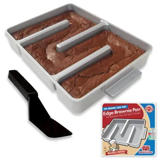 Baker's Edge Nonstick Edge Brownie Pan
