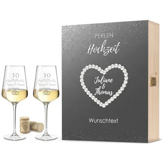 GRAVURZEILE Leonardo Weingläser mit Gravur - Perlenhochzeit - Personalisiert mit Namen & Datum inkl. Holzkiste - Geschenk zur Hochzeit Verlobung Jahrestag Farbe Große Kiste UV