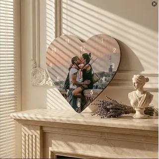 VEELU Personalisierte Funk Wanduhr aus Holz mit Foto, Herzförmige Uhr 30cm zum Selbst Gestalten, Romantische Fotouhr für Paare & Hochzeit, Geschenk für Mama Papa, Freunde & Familie