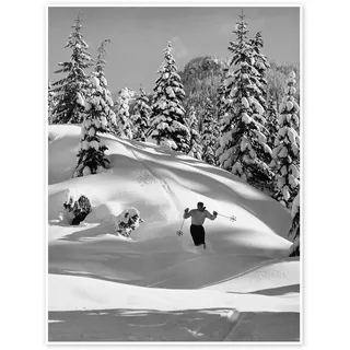 Vintage Ski Collection Skifahrer im Schnee Poster 50 x 70 cm | Wintersport & alpine Nostalgie | Einsamer Skifahrer zwischen tief verschneiten Tannen