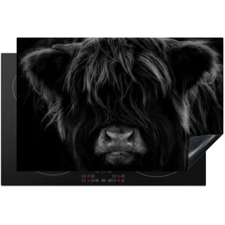 KitchenYeah© Herdabdeckplatte Einteilig Küche Herdabdeckung Induktionsfeld Ceranfeld Herdabdeckplatten Vinyl Matte Aufrollbar Schottisches Hochlandrind - Kuh - Schwarz und Weiß - Tiere - 80x52 cm
