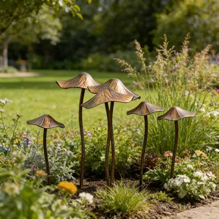 JACKANNA Pilze Deko Gartendeko für Draußen Wetterfest Herbst Deko Outdoor Gartenstecker Rost Pilz, Gartendekoration Plugin Metall Wetterfest,Rasendekoration, Erdspieß für Blumenbeet (6 Stück)