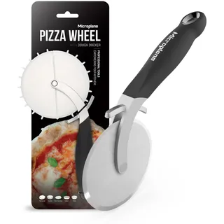 Microplane Professional XL Pizza‐Cutter Wheel mit Teig‐Docker | Extra‐scharfes Edelstahl‐Rad 10 cm Profi-Pizzaschneider | Rutschfester Soft‐Grip | Für Pizza, Quiches & Gebäck | Spülmaschinen‐geeignet