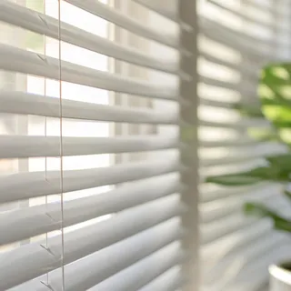 Jalousien für Fenster innen aus Aluminium auch für Türen 120x160 cm Weiß | Einfache Montage mit Bohren an Wand oder Decke. Reguliert Licht und Sichtschutz. Selbstarretierender Schnurzug StoresDeco
