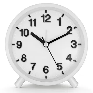 Konigswerk Analoger Wecker, 4 Zoll, batteriebetrieben, superleise, ohne Ticken, Kleiner Reisewecker, arabische Ziffern, gut lesbar, für Büro, Schlafzimmer, Wohnzimmer, Schreibtisch (White)