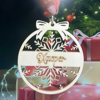 Weihnachtsbaumkugel aus natürlichem Birkensperrholz mit Wunschnamen - Personalisierte Weihnachtskugel, Weihnachtsbaumschmuck, Weihnachtsdeko aus Holz - schöne Geschenk-Idee zu Weihnachten (Style 15)