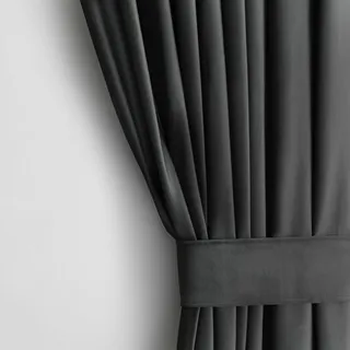 RESTILO Set Vorhang H 245 x B 140 cm mit Raffhalter 54 x 10 cm Optik Velvet | Anthrazit 1 St. Ösenschal Samt Halbverdunkelungsvorhang Fensterdekoration Dekoschal Dekorvorhang