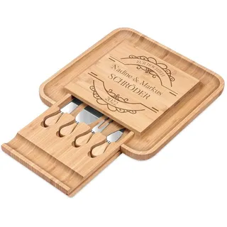 Maverton Käsebrett Servierplatte mit Gravur + 4er Käsemesser Set, aus Holz | 34X34cm, Geschenke für Paare zur Hochzeit zum Hochzeitstag, Projekt