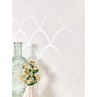 Newroom Vliestapete Zeesa White Tapete Mustertapete Fischschuppen,Glanz,Glitzer, Weiß Tapete Modern Fischschuppen - Retro Metallic Perlmutt Grafisch Glamour Glanz Glitzer für Wohnzimmer Schlafzimmer Küche, Retro weiß
