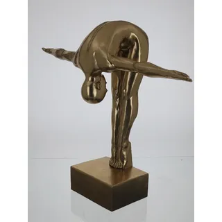 Gilde Skulptur Cliffhanger aus Kunstharz, goldfarben, metallische Optik, 46 cm hoch, 56 cm breit, 17 cm tief