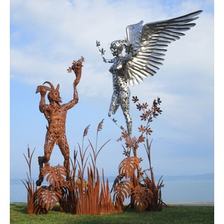 Casa Padrino Luxus Deko Skulptur Engel und Pan Rost / Silber 325 x 173 x H. 370 cm - Riesige Metall Skulptur - Riesige Garten Deko Figur - Garten Skulpturen - Metall Skulpturen