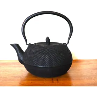 Palatina Werkstatt ® große, handgefertigte, japanische Teekanne/Gusskanne, sehr hochwertig verarbeitet, schwarz, 1,8 Liter