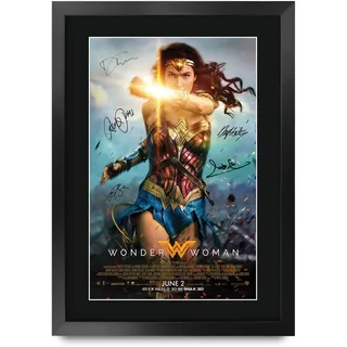 HWC Trading FR A3 Wonder Woman 2017 Gal Gadot Geschenke Geduckter Poster Signiertes Autogramm Foto für Fans von Film Memorabilien - A3 Gerahmt
