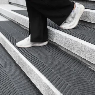 GQQG 1 Stück rutschfeste Stufenmatten, Bodenmatte für Treppen für den Außen- und Innenbereich, rutschfest Stufenschutzmatten, Antirutschstreifen Treppe Set(Size:25x100cm,Color:grau)