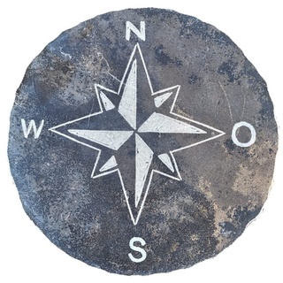 Steinfiguren Horn Schöne Trittplatte Kompass für ihren Garten oder Teich Frostfest Witterungsbeständig und Neu
