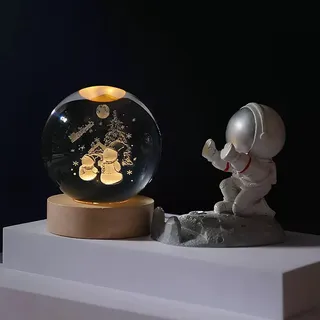 Glaskugel Weihnachtskristallkugel Schneekugel–LED Glaskugel Deko Nachtlicht,personalisierte Kristallkugel mit 3D Weihnachtsbaum&Schneemann,stimmungsvolles Zuhause&Deko (B 60MM)